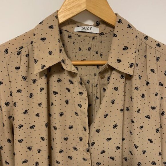 Caramel silky blouse with little flowers - Picture 3 of 10